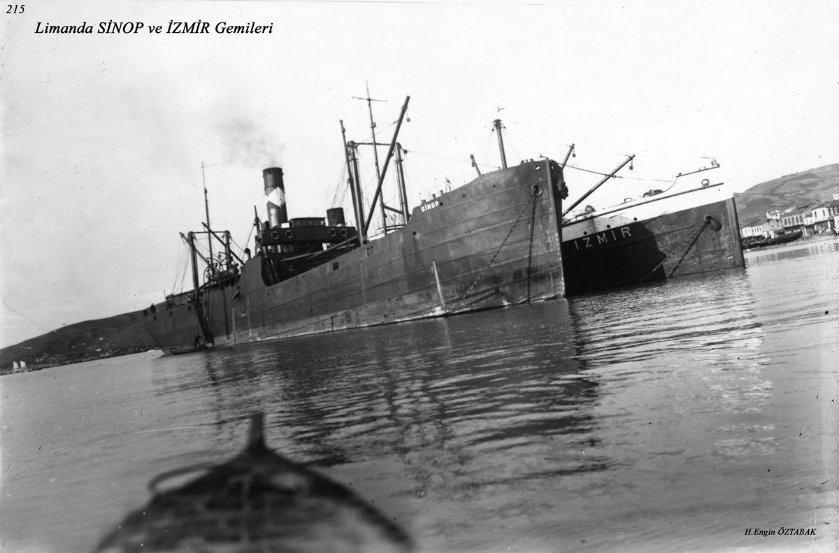 10-bozhane-onunde-karaya-oturan-sinop-ve-izmir-gemileri-1938-001.jpg