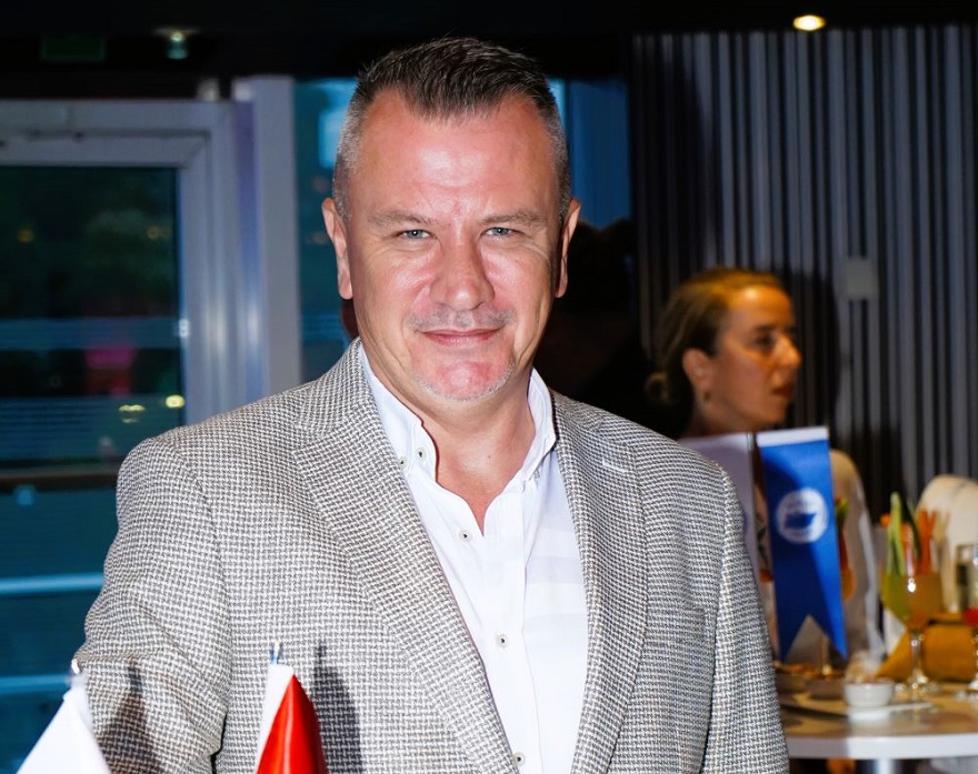 1715777295-emrah-y-lmaz-avu-o-lu-2.jpg