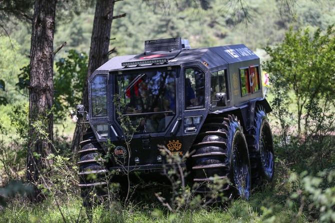 bataklik-ve-su-yuzeyinde-de-gidebilen-arazi-araci-12-ulkeye-ihrac-ediliyor-2.jpg