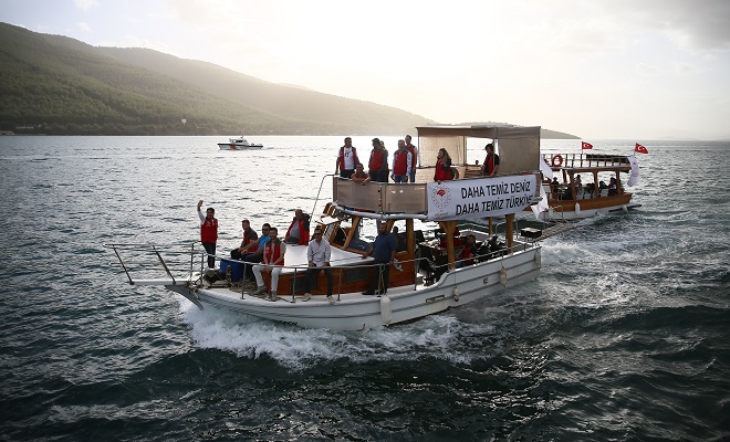 bodrumda-deniz-dibi-ve-kiyi-temizliginde-yaklasik-15-ton-atik-toplandi-3.jpg