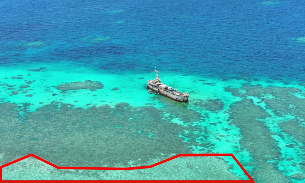 İnsansız hava aracı tarafından çekilen fotoğrafta kırmızı alanda bulunan çok sayıda ölü mercan görülüyor. 