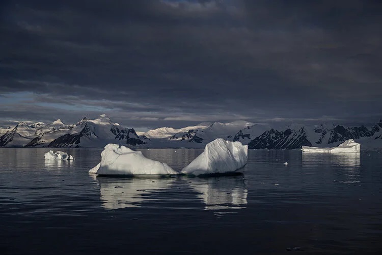 buzlar-kitasi-antarktika-erimeye-devam-ediyor-1.jpg