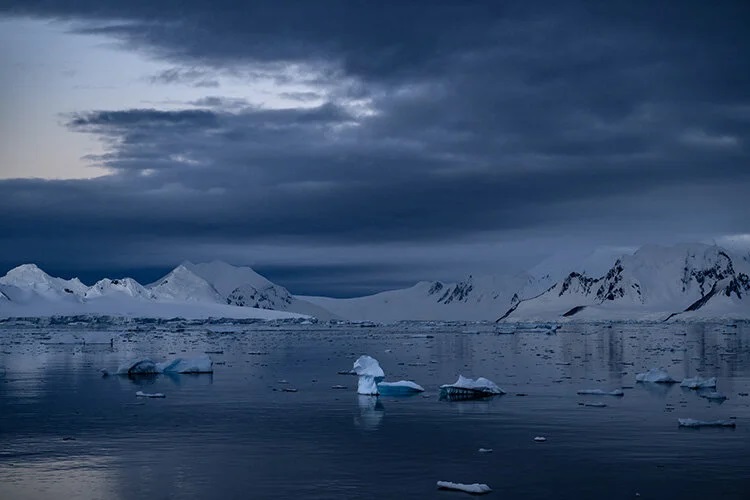 buzlar-kitasi-antarktika-erimeye-devam-ediyor-4.jpg