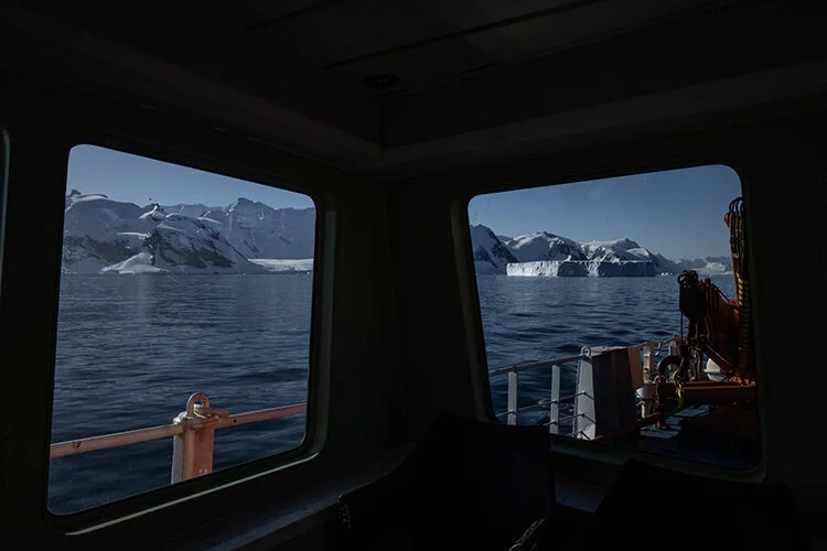 buzlar-kitasi-antarktika-erimeye-devam-ediyor.jpg
