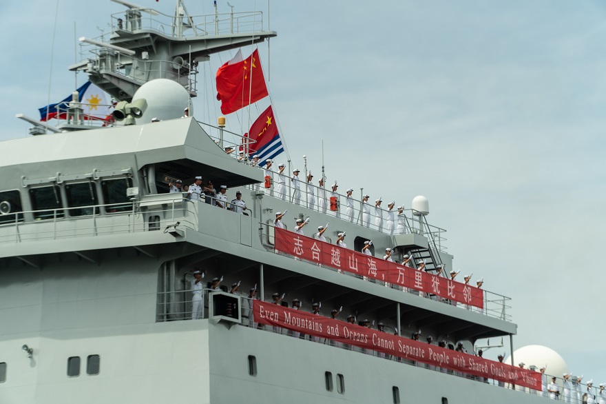 cin-donanmasina-ait-qi-jiguang-gemisi-manilada-4.jpg