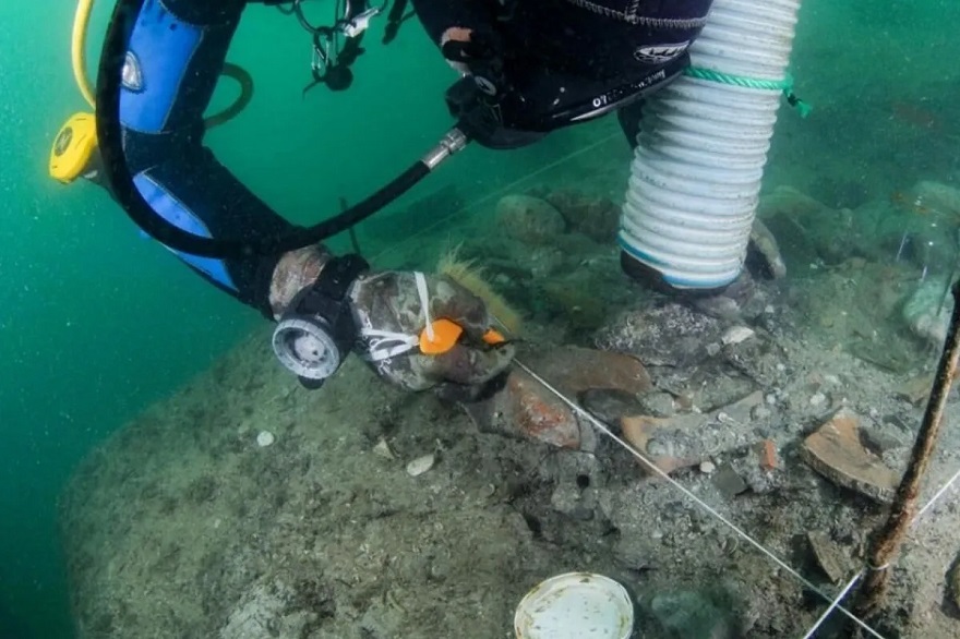 dalgic-arkeologlar-su-altinda-7-bin-yillik-limanda-yeni-kesifler-icin-calisiyor-1.jpg