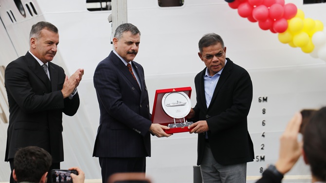 desanin-malezya-icin-insa-ettigi-mpms-1-denize-indirildi-2.jpg