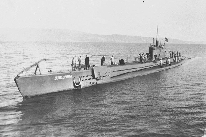 dumlupinar-denizaltisi-001.jpg