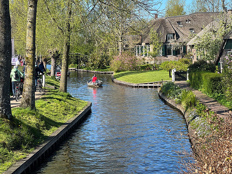 hollandanin-venediki-giethoorn-3-001.jpg