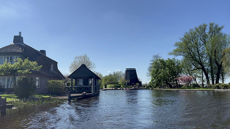 hollandanin-venediki-giethoorn-4.jpg