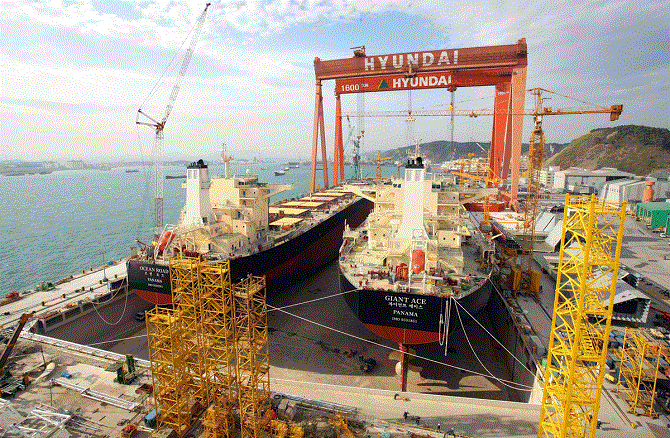 hyundai-heavy-industries-shipyard.gif