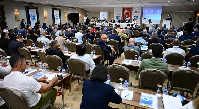 imeak-deniz-ticaret-odasi-deniz-turizmi-calistayi-marmariste-yapildi-2.jpg