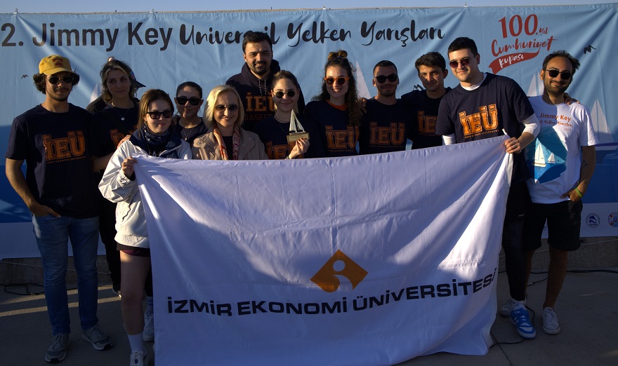 jimmy-key-universail-2023-yelken-yarisinin-odulleri-sahiplerini-buldu-3.jpg