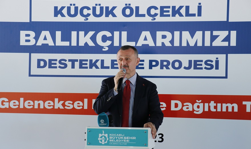 kocaelide-kucuk-olcekli-balikcilara-tekne-bakim-malzemesi-destegi-1.jpg