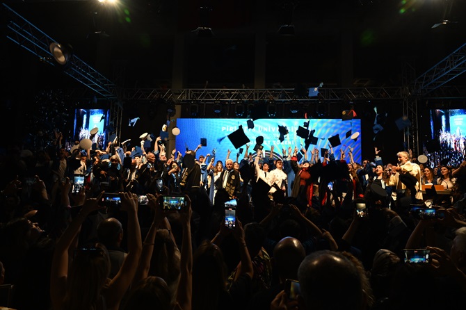 pirireis-universitesi-mezuniyet-toreni-2024-kep-atma.jpg