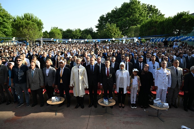 pirireis-universitesi-mezuniyet-toreni-2024.jpg