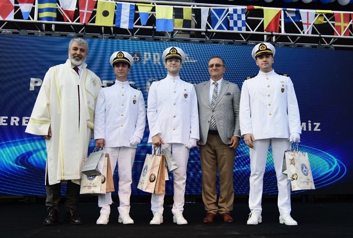 pru-2022-2023-akademik-yili-mezuniyet-toreni-gerceklesti-3.jpg