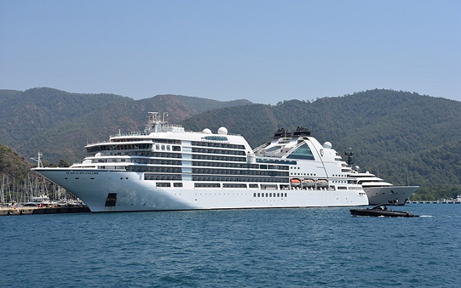 seabourn-encore-kruvaziyeri-555-yolcusuyla-marmarise-geldi.jpg