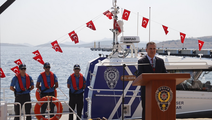 sehit-komiser-ekrem-uyar-kontrol-botu-denize-indirildi-2.jpg