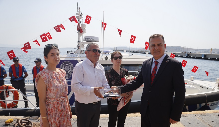 sehit-komiser-ekrem-uyar-kontrol-botu-denize-indirildi-3.jpg