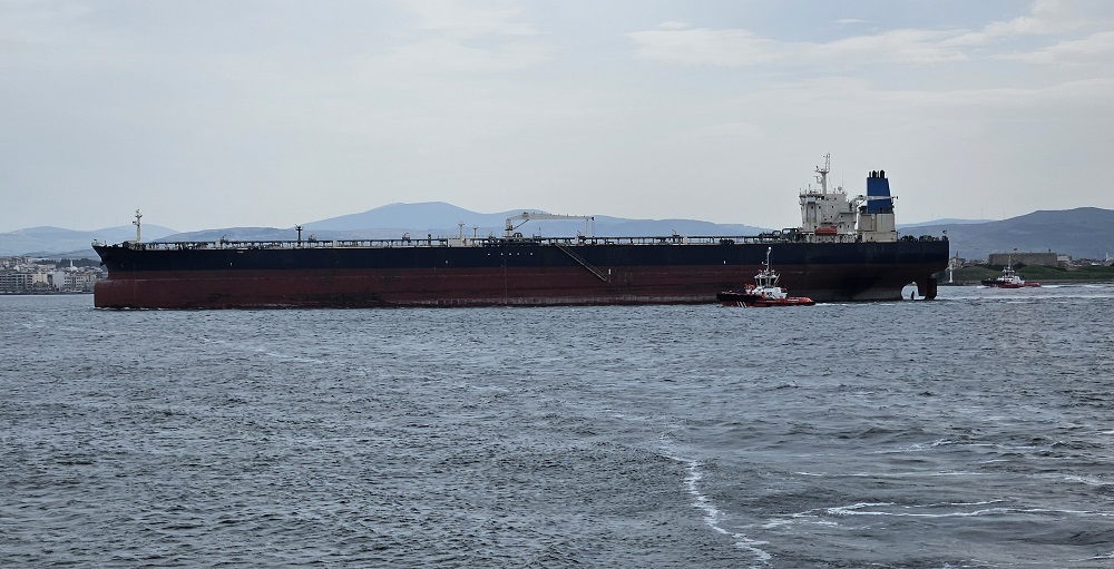 tersaneye-goturulen-274-metrelik-tanker-canakkale-bogazindan-gecti-1.jpg