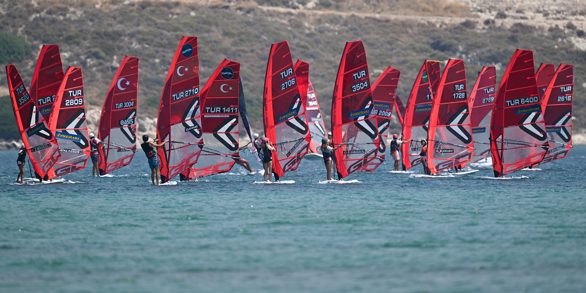 turkiye-windsurf-sampiyonasi-alacatida-basladi-1.jpg
